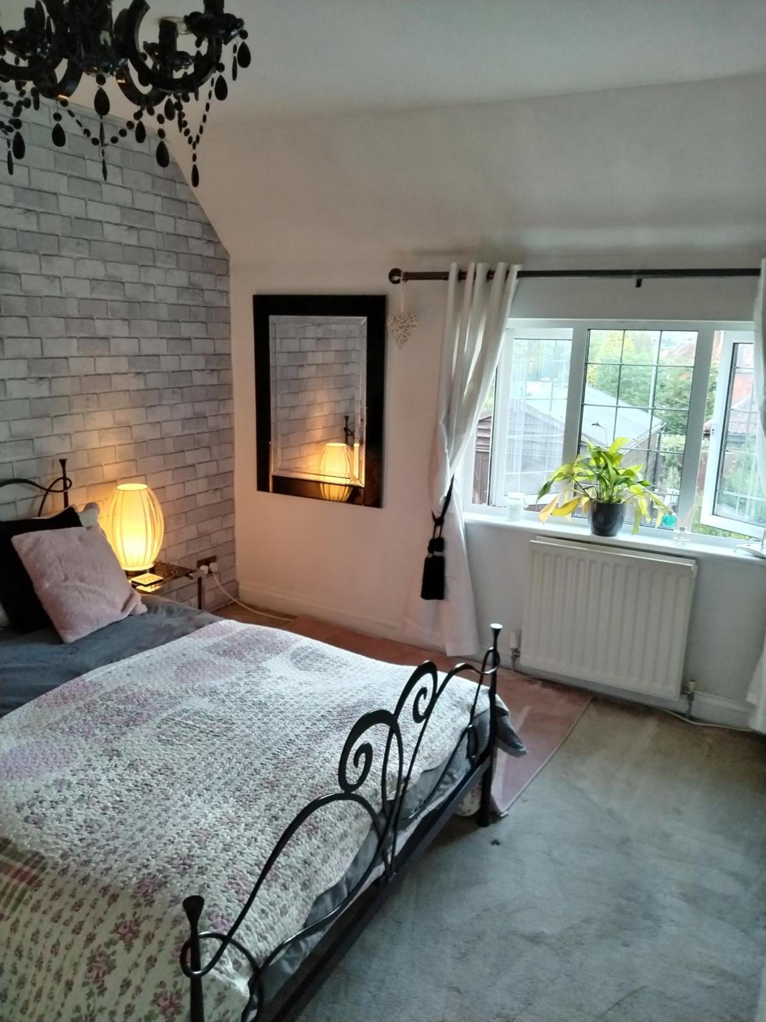 The Oast Apartment Maidstone Room photo